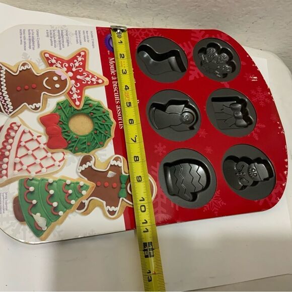 New Wilton Non-Stick Christmas Cookie Pan Holiday Shapes 12 Cavity A12 - Picture 3 of 5